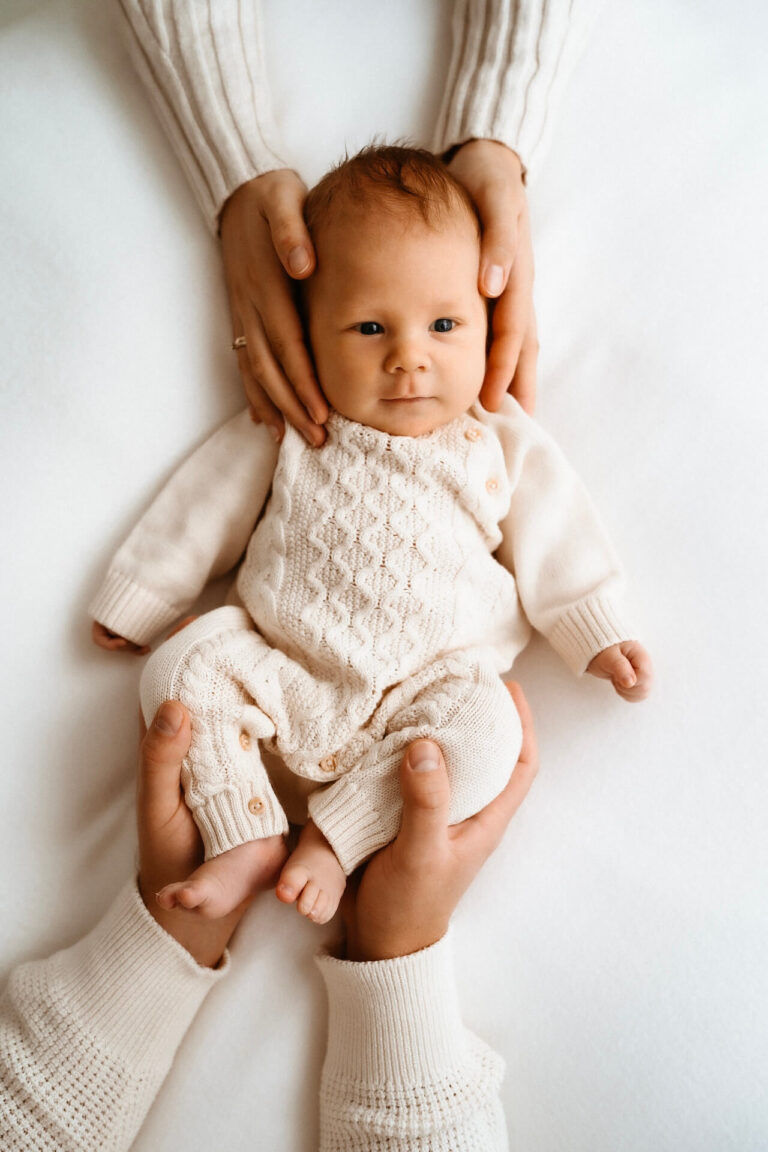 Babybauch Shooting Krefeld – natürliche Schwangerschaftsfotos im Tageslichtstudio