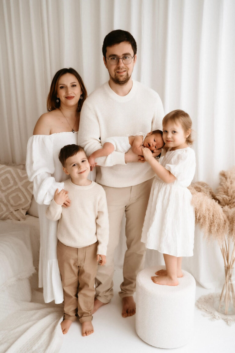 Schwangerschaftsshooting Krefeld – stilvolle Babybauchfotos mit weichem Licht
