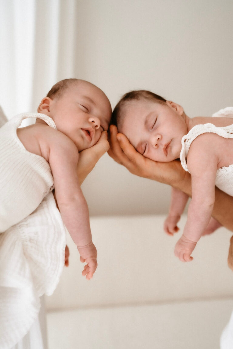 Babybauchfotos Krefeld – werdende Mama im Tageslichtstudio fotografiert