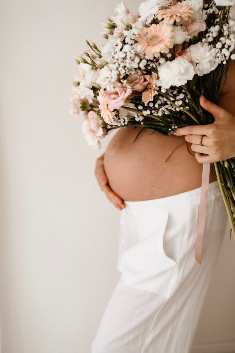 Babybauch Fotoshooting Krefeld – feminine und zeitlose Schwangerschaftsbilder